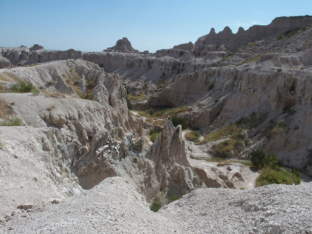 badlands-national-park-canyon