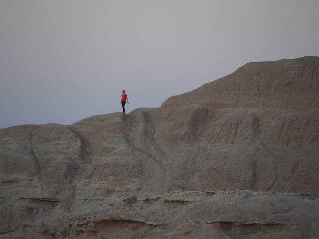 badlands-national-park-cliff-walk-solo