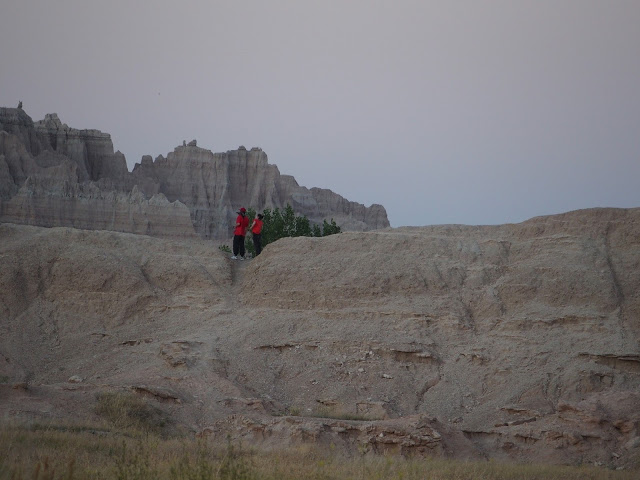 badlands-national-park-cliff-walk