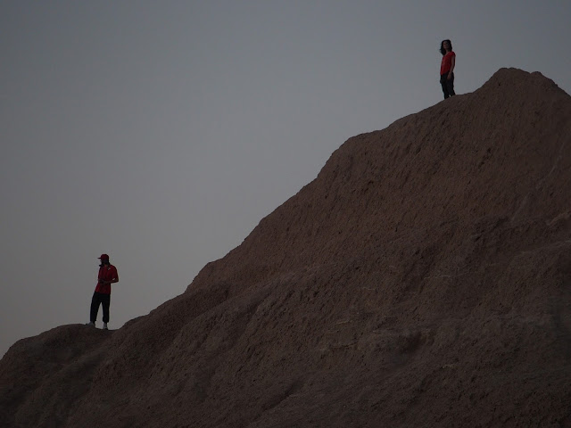 badlands-national-park-cliffs