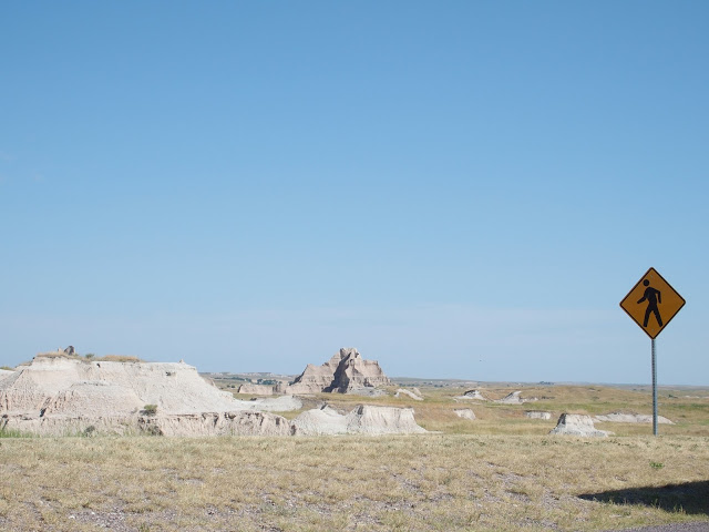 badlands-national-park-pedistrian-crossing