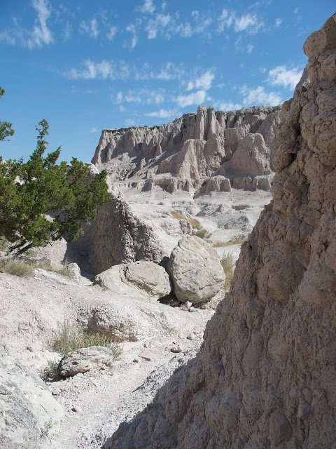 badlands-national-park-rocks