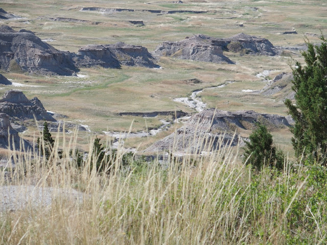 badlands-national-park-scenic-view