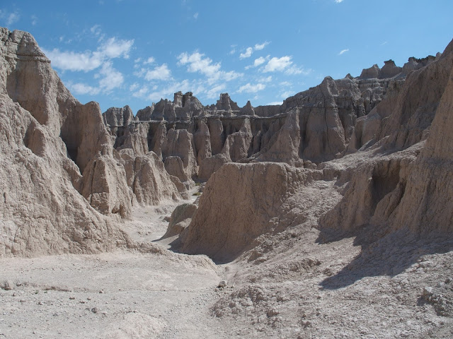 badlands-national-park-wall