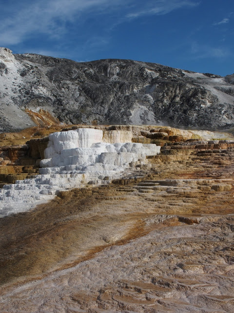 mammoth-hot-springs-cascade