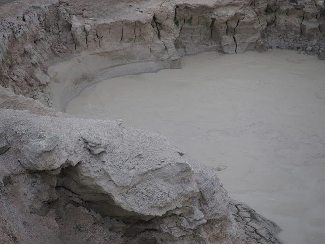 yellowstone-mud-pots