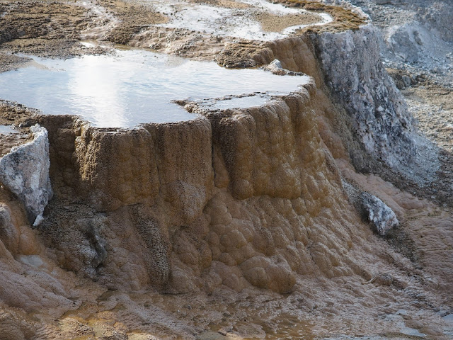 yellowstone_national_park_mammoth-hot-springs-formation
