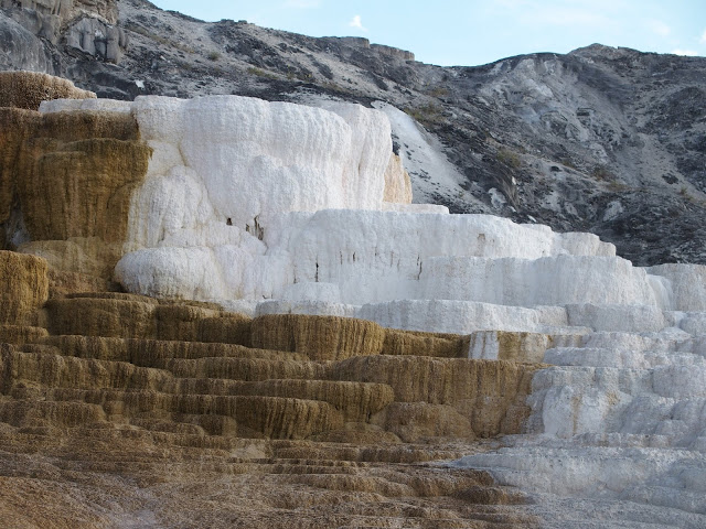 yellowstone_national_park_mammoth-hot-springs-waterfall