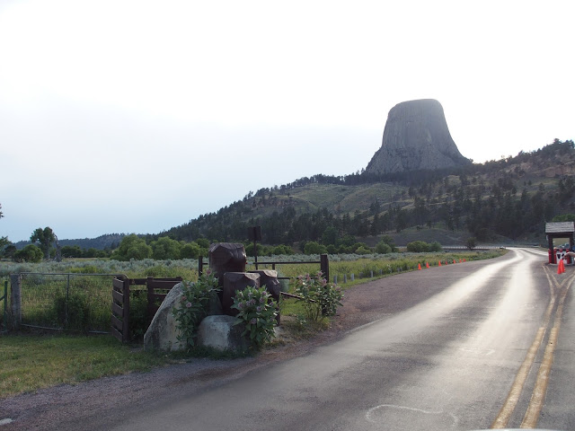 devils_tower_wyoming-park-entrance