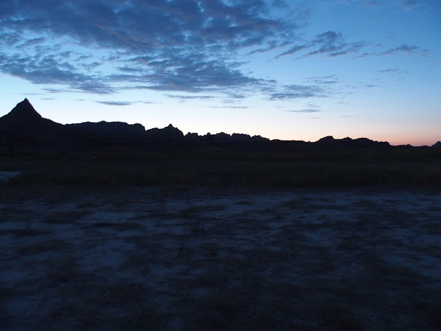 morning-breaks-badlands-national-park