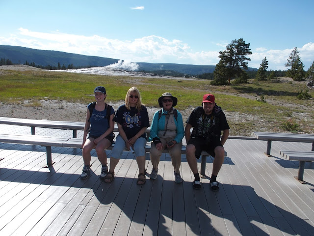 yellowstone-old-faithful-faithfully