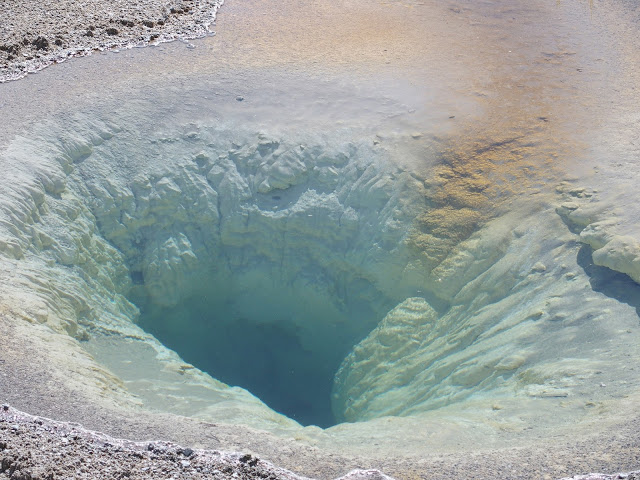 yellowstone-color-pool