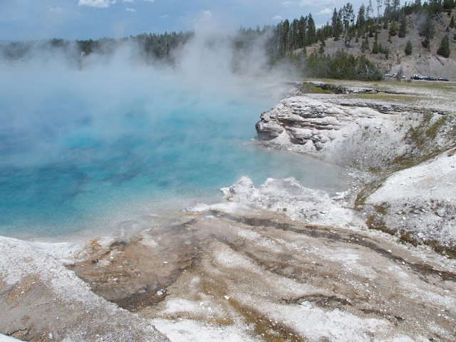 yellowstone-hotspring-pools