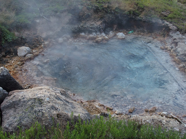 yellowstone-hotspring
