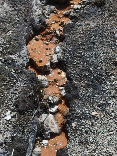 yellowstone-paint-hotspring