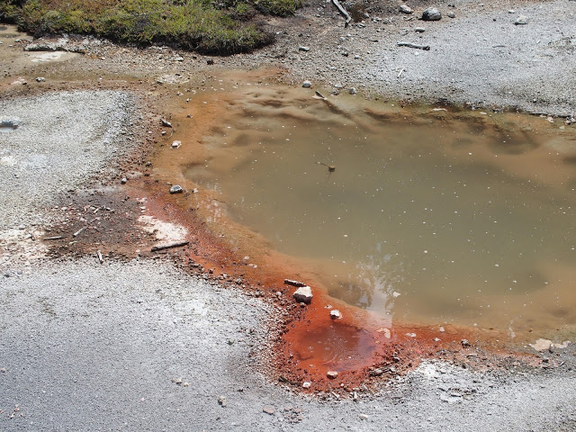 yellowstone-paint-pot-hotspring